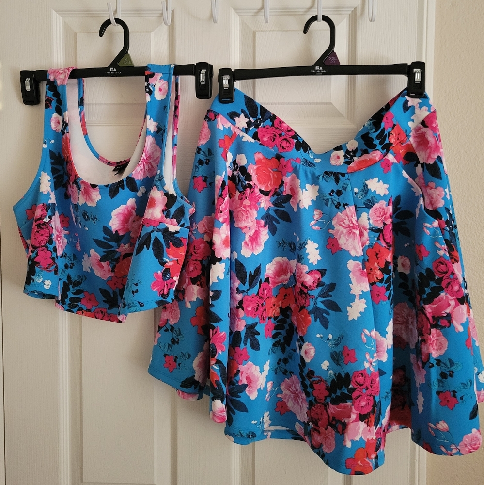 Torrid 2pc floral skirt set with pockets.